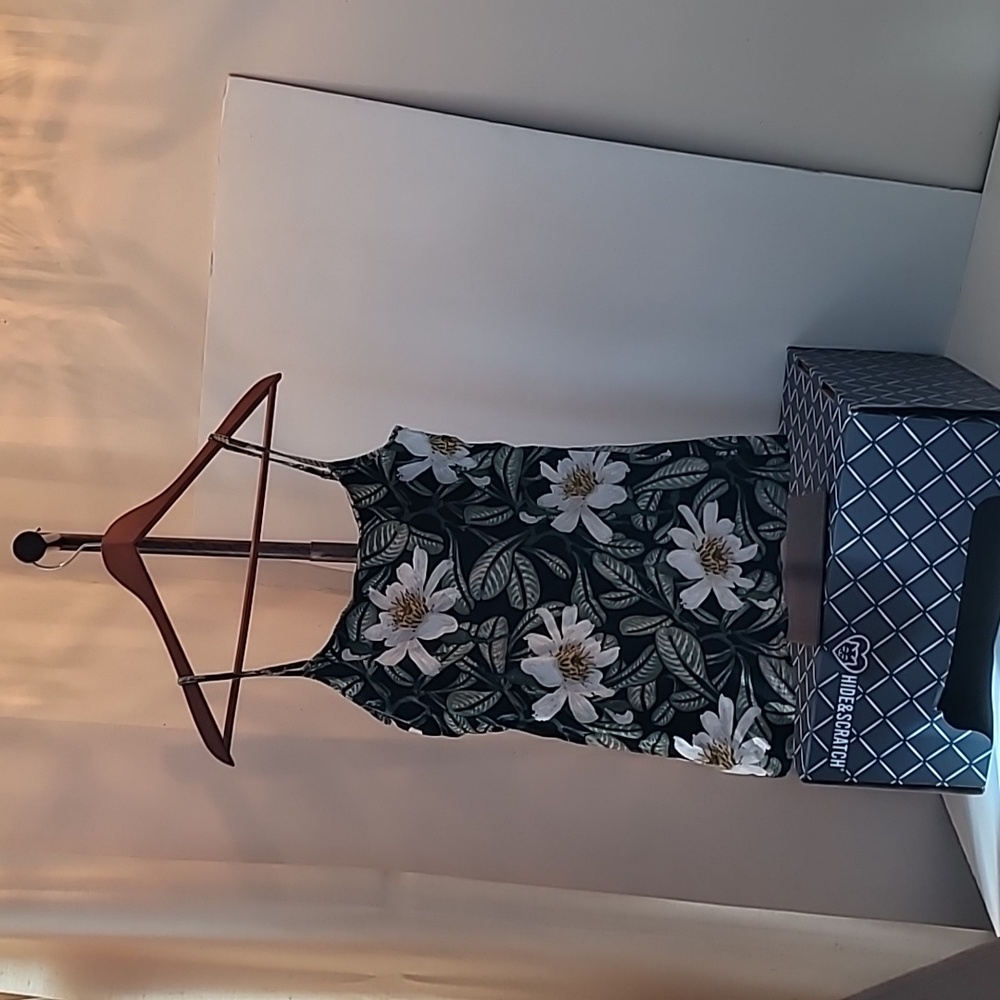 Pretty print top. Could work for yoga or as a top.